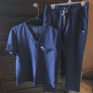 Figs Navy V-Neck Scrub Set — Top and Drawstring Pants
